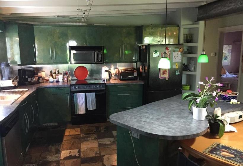 Mediterranean Edmonton B&b | Edmonton | Alberta | Canada 13