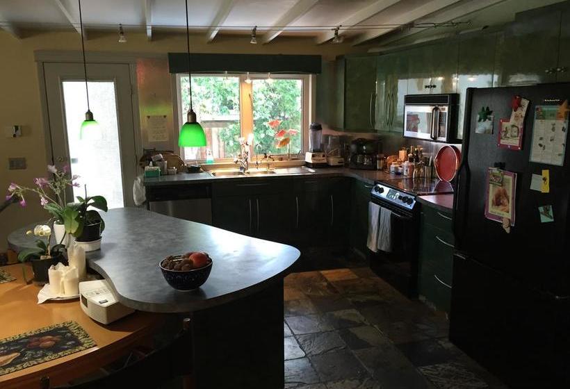 Mediterranean Edmonton B&b | Edmonton | Alberta | Canada 14