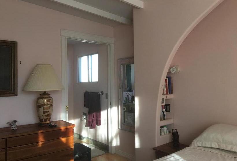 Mediterranean Edmonton B&b | Edmonton | Alberta | Canada 3