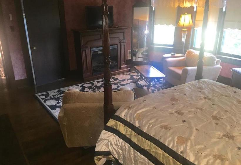 Bed and Breakfast Queens Landing Guest House | Kitchener | Ontario | Canada 12