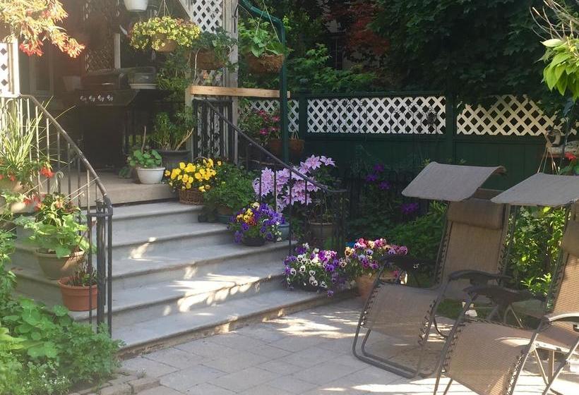 Bed and Breakfast Queens Landing Guest House | Kitchener | Ontario | Canada 14