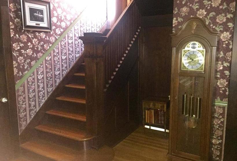 Bed and Breakfast Queens Landing Guest House | Kitchener | Ontario | Canada 15