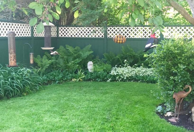 Bed and Breakfast Queens Landing Guest House | Kitchener | Ontario | Canada 16