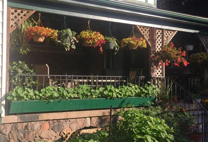 Bed and Breakfast Queens Landing Guest House | Kitchener | Ontario | Canada 18