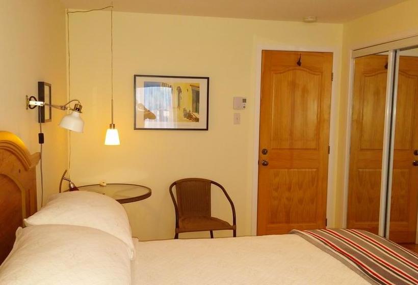 L Escogriffe B&b  Men Only | Montreal | Quebec | Canada 2