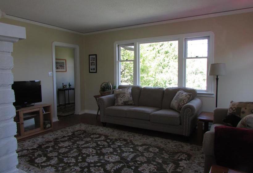 Campbell Cottage B&b | Nanaimo | British Columbia | Canada 15