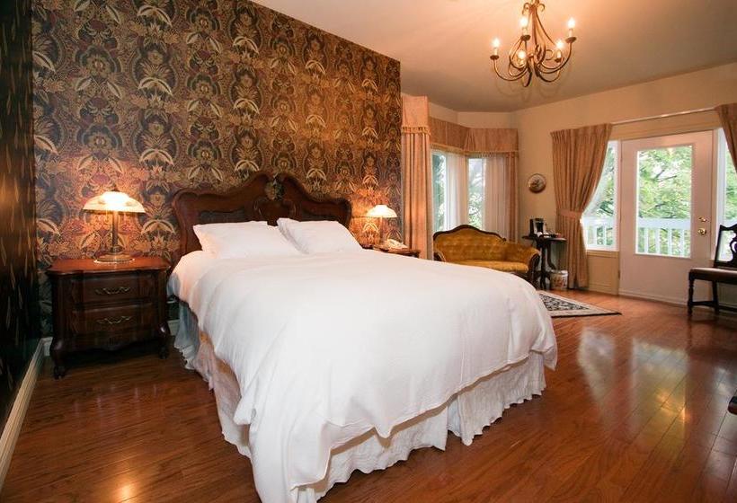 Hotel Auberge Sous Les Arbres | Gaspe | Quebec | Canada 10