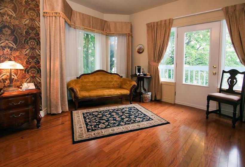 Hotel Auberge Sous Les Arbres | Gaspe | Quebec | Canada 11