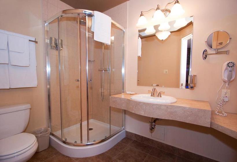 Hotel Auberge Sous Les Arbres | Gaspe | Quebec | Canada 13