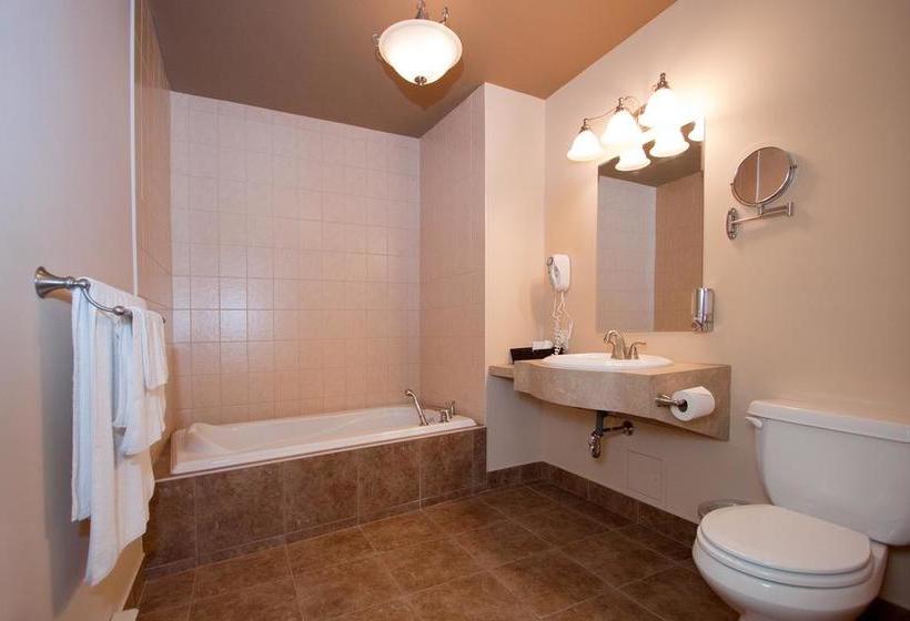 Hotel Auberge Sous Les Arbres | Gaspe | Quebec | Canada 15