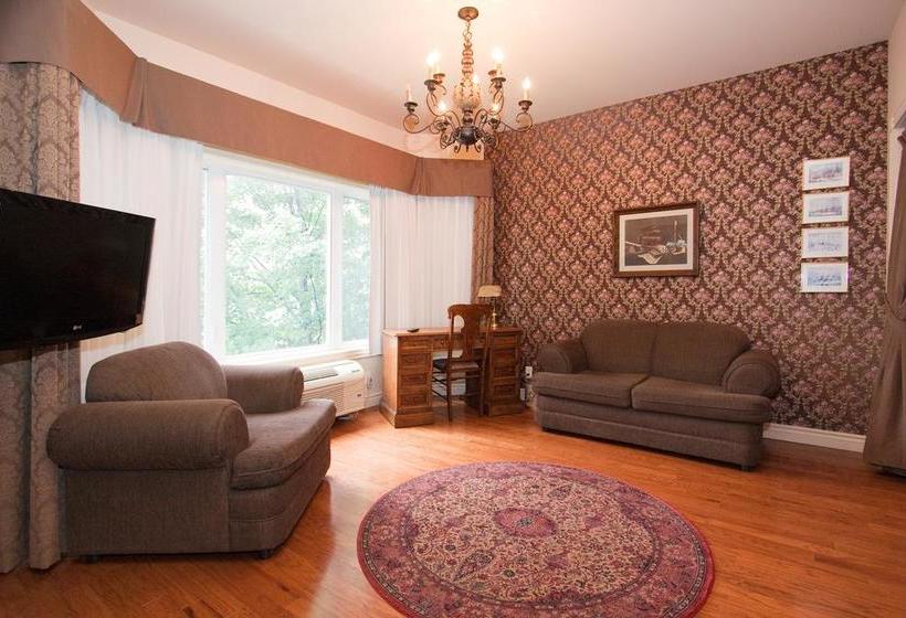 Hotel Auberge Sous Les Arbres | Gaspe | Quebec | Canada 17