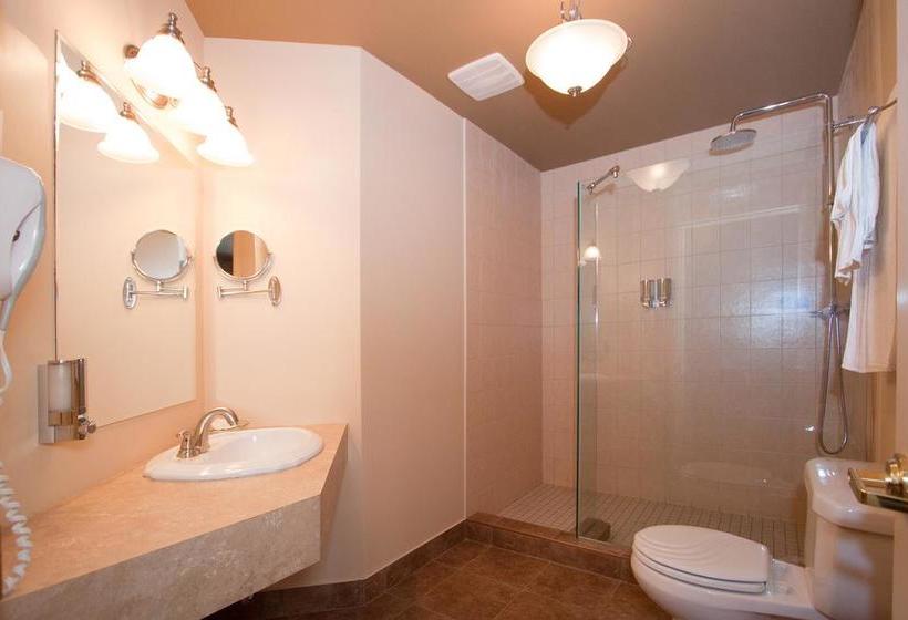 Hotel Auberge Sous Les Arbres | Gaspe | Quebec | Canada 20