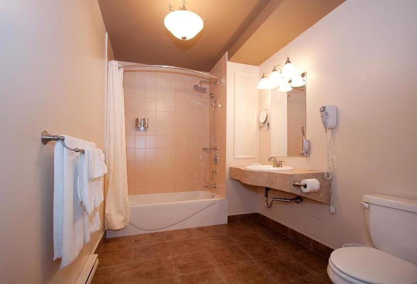 Hotel Auberge Sous Les Arbres | Gaspe | Quebec | Canada 8