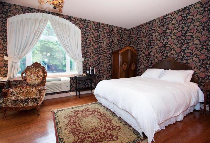 Hotel Auberge Sous Les Arbres | Gaspe | Quebec | Canada 9