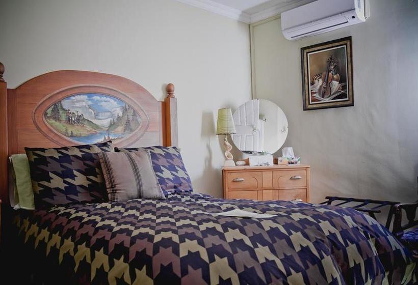 Maison Des Jardins B & B | Montreal | Quebec | Canada 12