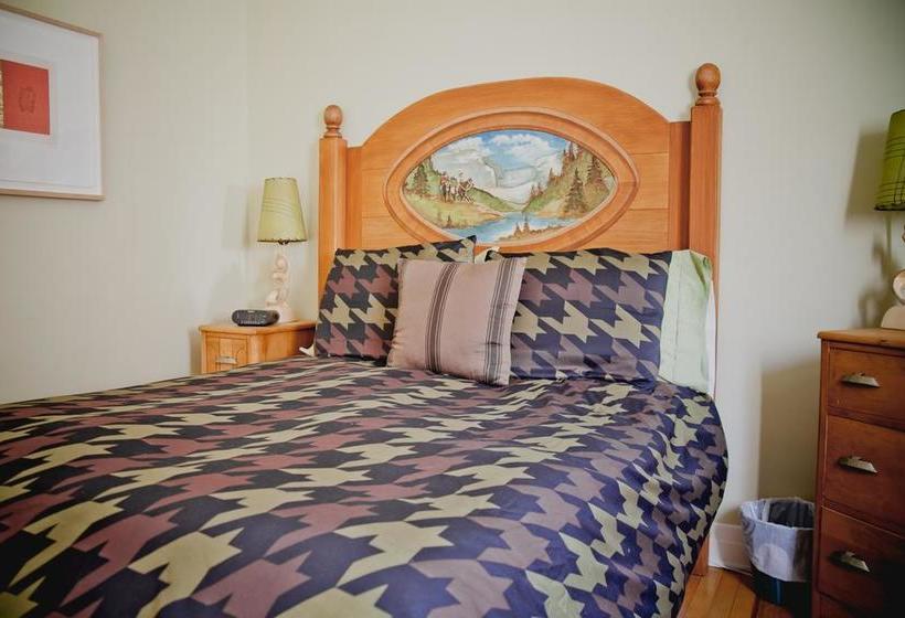 Maison Des Jardins B & B | Montreal | Quebec | Canada 13