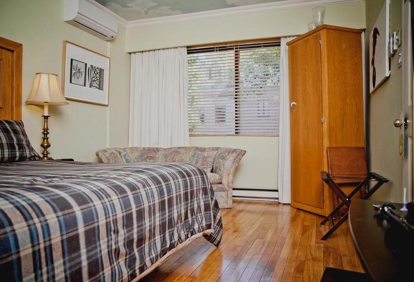 Maison Des Jardins B & B | Montreal | Quebec | Canada 17