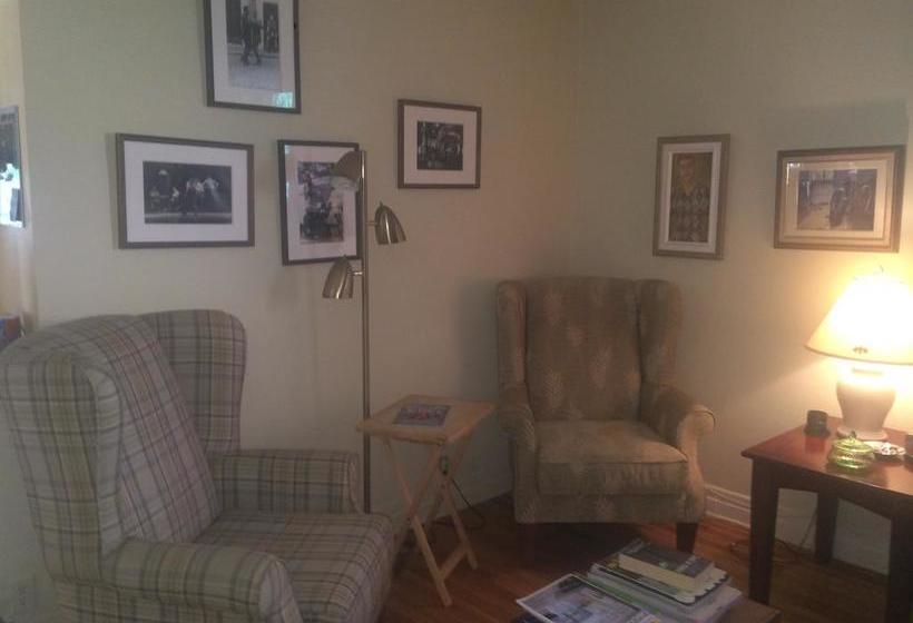 Maison Des Jardins B & B | Montreal | Quebec | Canada 4