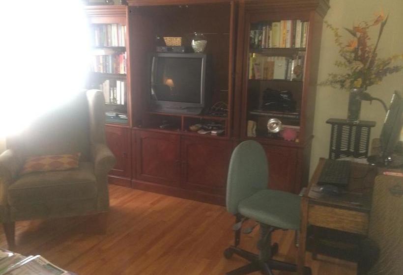 Maison Des Jardins B & B | Montreal | Quebec | Canada 5