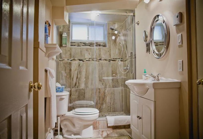 Maison Des Jardins B & B | Montreal | Quebec | Canada 8