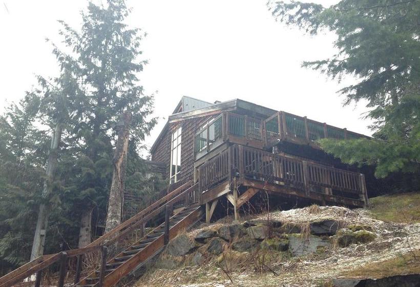 Whistler Lodge Hostel | Whistler | British Columbia | Canada 10