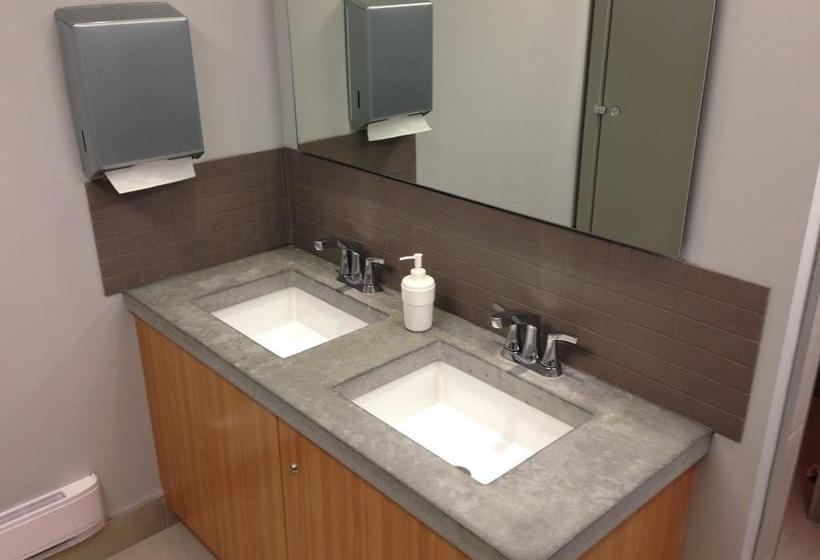 Whistler Lodge Hostel | Whistler | British Columbia | Canada 11