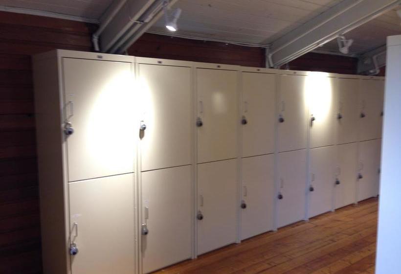 Whistler Lodge Hostel | Whistler | British Columbia | Canada 15