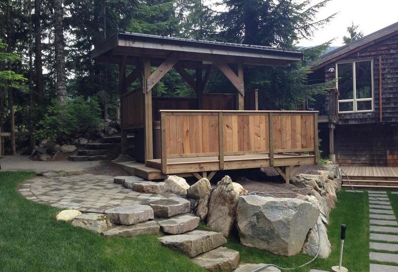 Whistler Lodge Hostel | Whistler | British Columbia | Canada 2