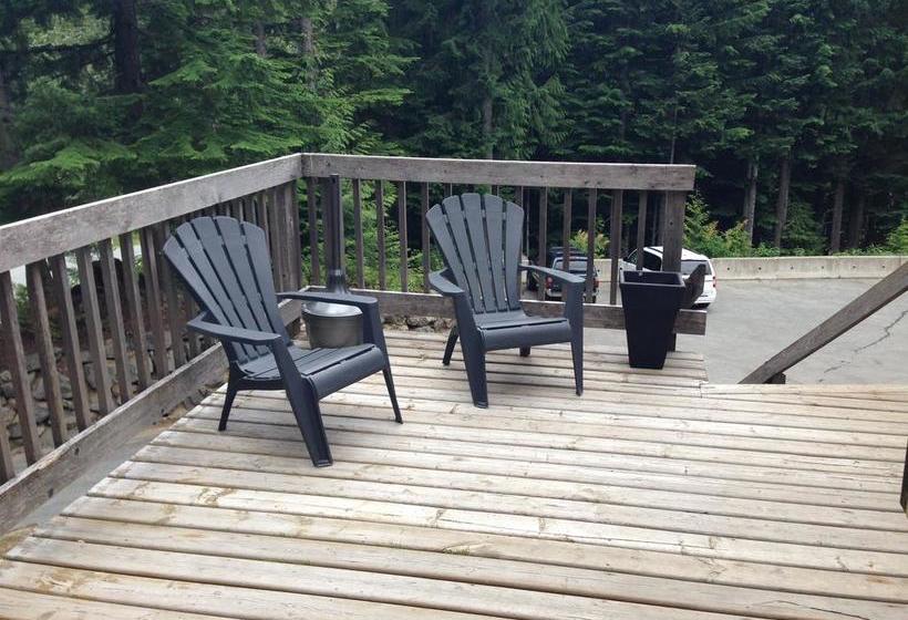 Whistler Lodge Hostel | Whistler | British Columbia | Canada 3