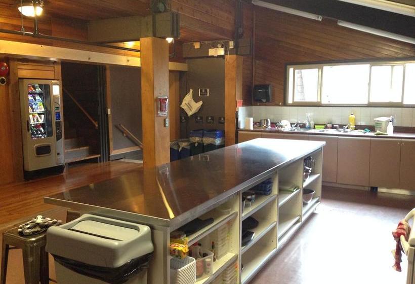 Whistler Lodge Hostel | Whistler | British Columbia | Canada 5