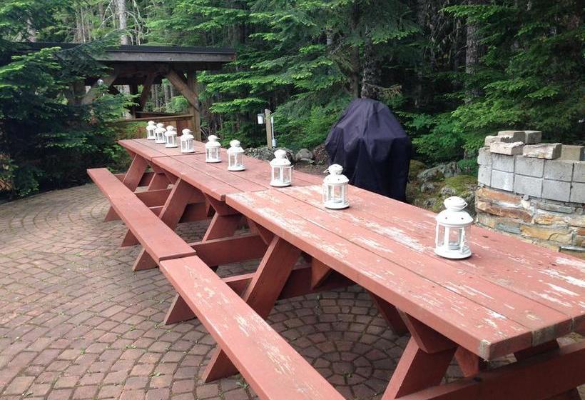 Whistler Lodge Hostel | Whistler | British Columbia | Canada 7