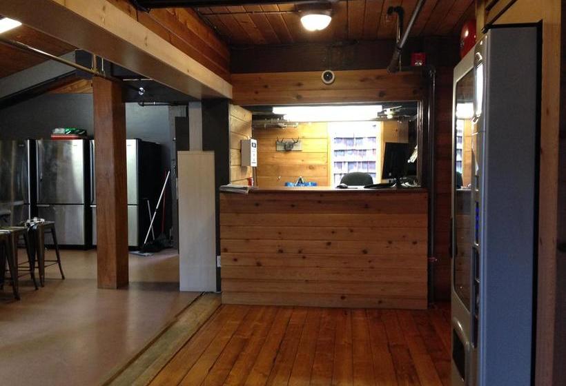 Whistler Lodge Hostel | Whistler | British Columbia | Canada 8