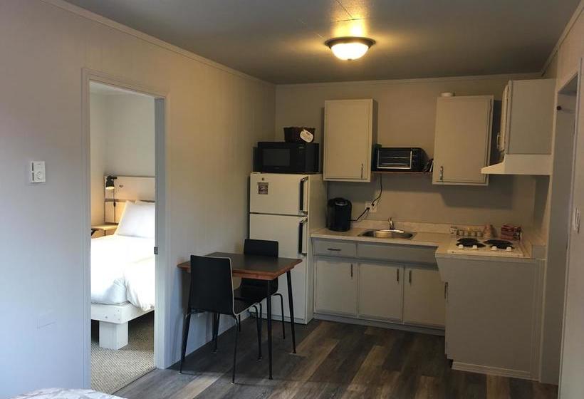 Motel Pinewood Inn | Golden | British Columbia | Canada 10