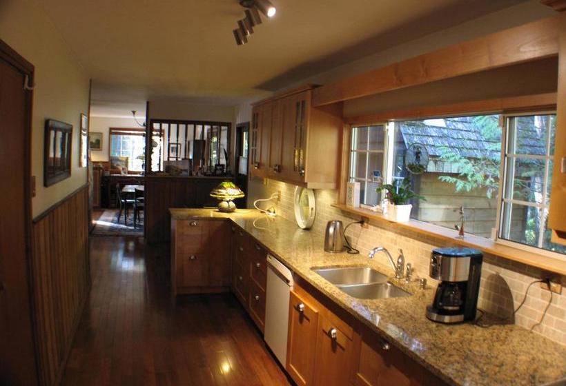 Cedar Song B&b | Parksville | British Columbia | Canada 7