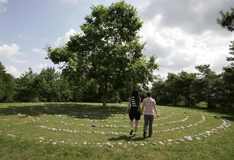 Hotel Clare Hall At Brescia University College | London | Ontario | Canada 6