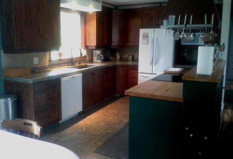 Arbour Cottage B & B | Courtenay | British Columbia | Canada 19