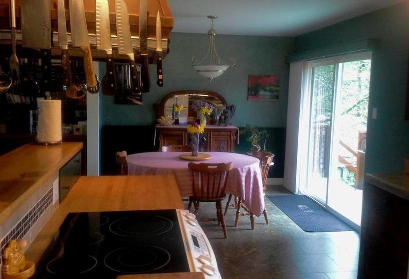 Arbour Cottage B & B | Courtenay | British Columbia | Canada 20