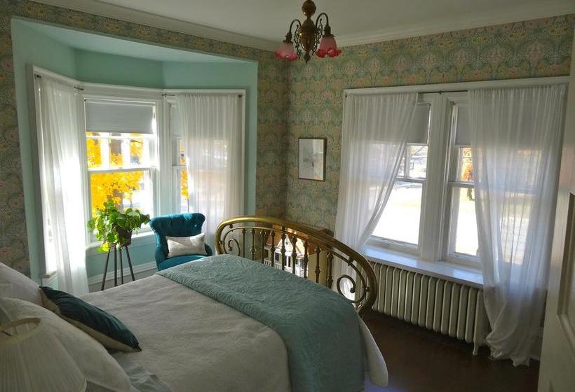 The Captain S House Heritage Bed & Breakfast | Midland | Ontario | Canada 16