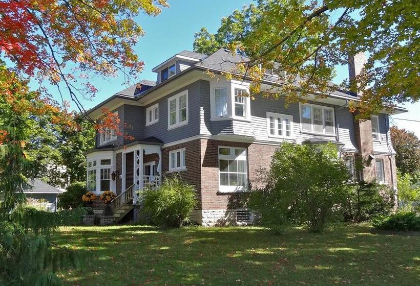 The Captain S House Heritage Bed & Breakfast | Midland | Ontario | Canada 4