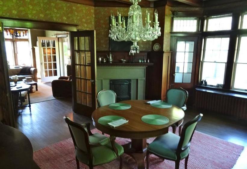 The Captain S House Heritage Bed & Breakfast | Midland | Ontario | Canada 8