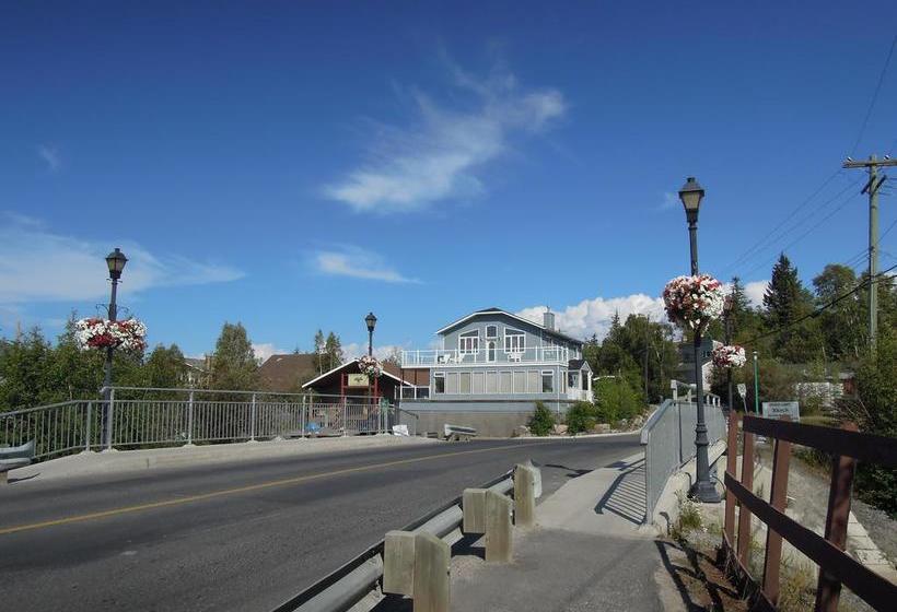 Sunshine B&b In Old Town | Yellowknife | Northwest Territories | Canada 12