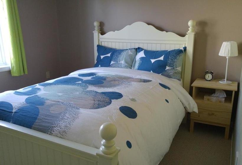 Sunshine B&b In Old Town | Yellowknife | Northwest Territories | Canada 15