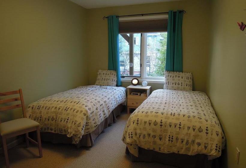 Sunshine B&b In Old Town | Yellowknife | Northwest Territories | Canada 16