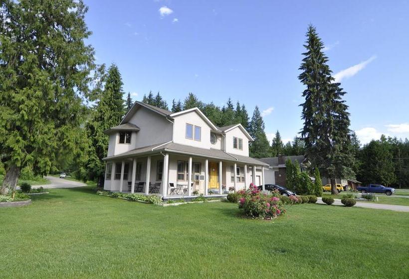 Cornerstone Bed And Breakfast | Revelstoke | British Columbia | Canada 1