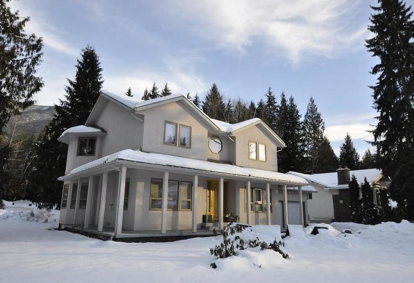 Cornerstone Bed And Breakfast | Revelstoke | British Columbia | Canada 2