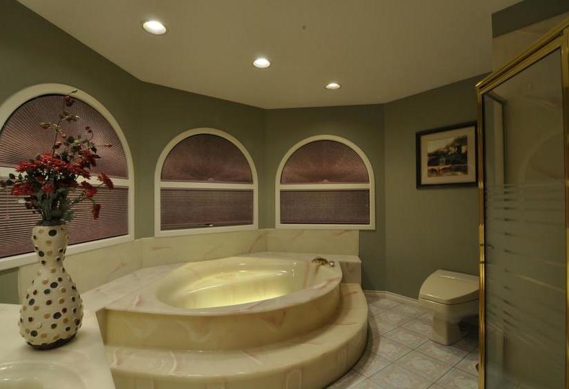 Cornerstone Bed And Breakfast | Revelstoke | British Columbia | Canada 9