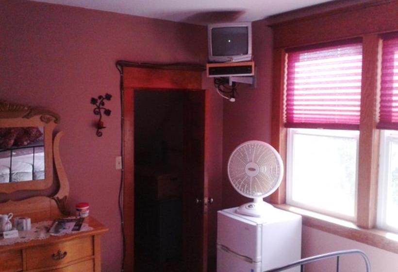 Phoenix House B&b | Stettler | Alberta | Canada 10