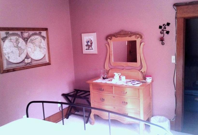 Phoenix House B&b | Stettler | Alberta | Canada 15