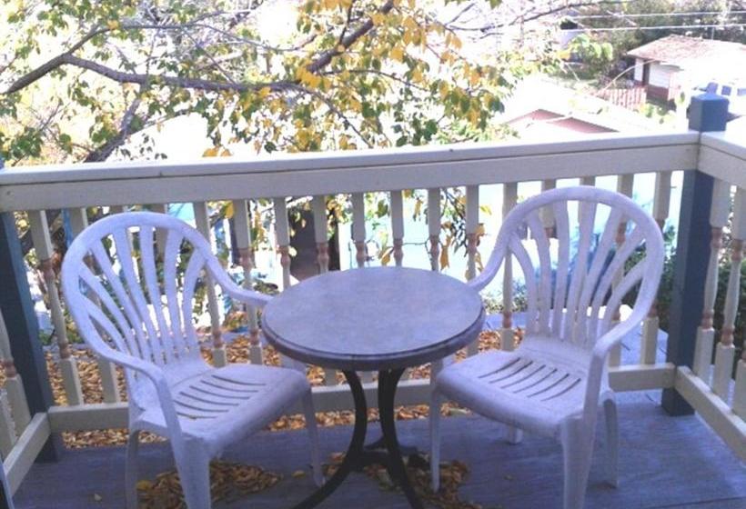 Phoenix House B&b | Stettler | Alberta | Canada 3