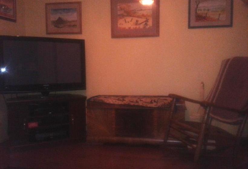 Phoenix House B&b | Stettler | Alberta | Canada 7